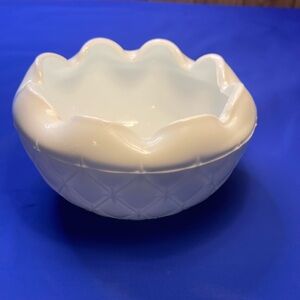 Vintage Indiana Glass Co Milk Glass Quilted Diamond Crimped Edge Bowl